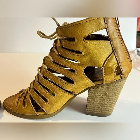 Maurices Women's Sienna Heeled Lace Up Booties Size 6 Sandals - Picture 10 of 15